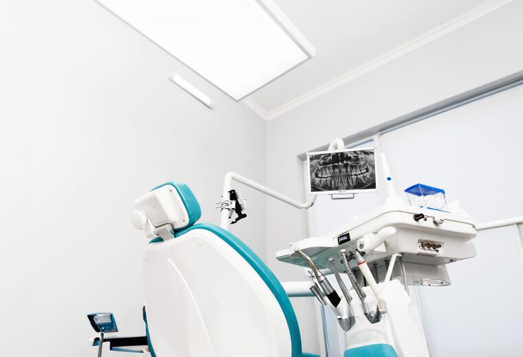 Dental Monitor_Durable Dental Chair Integration