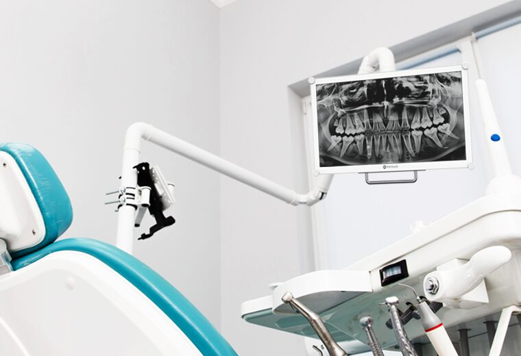 Dental Monitor with optical bonding for enhanced durability and hygiene